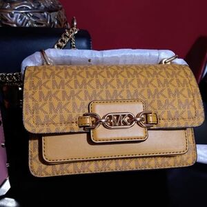 Michael kors crossbody